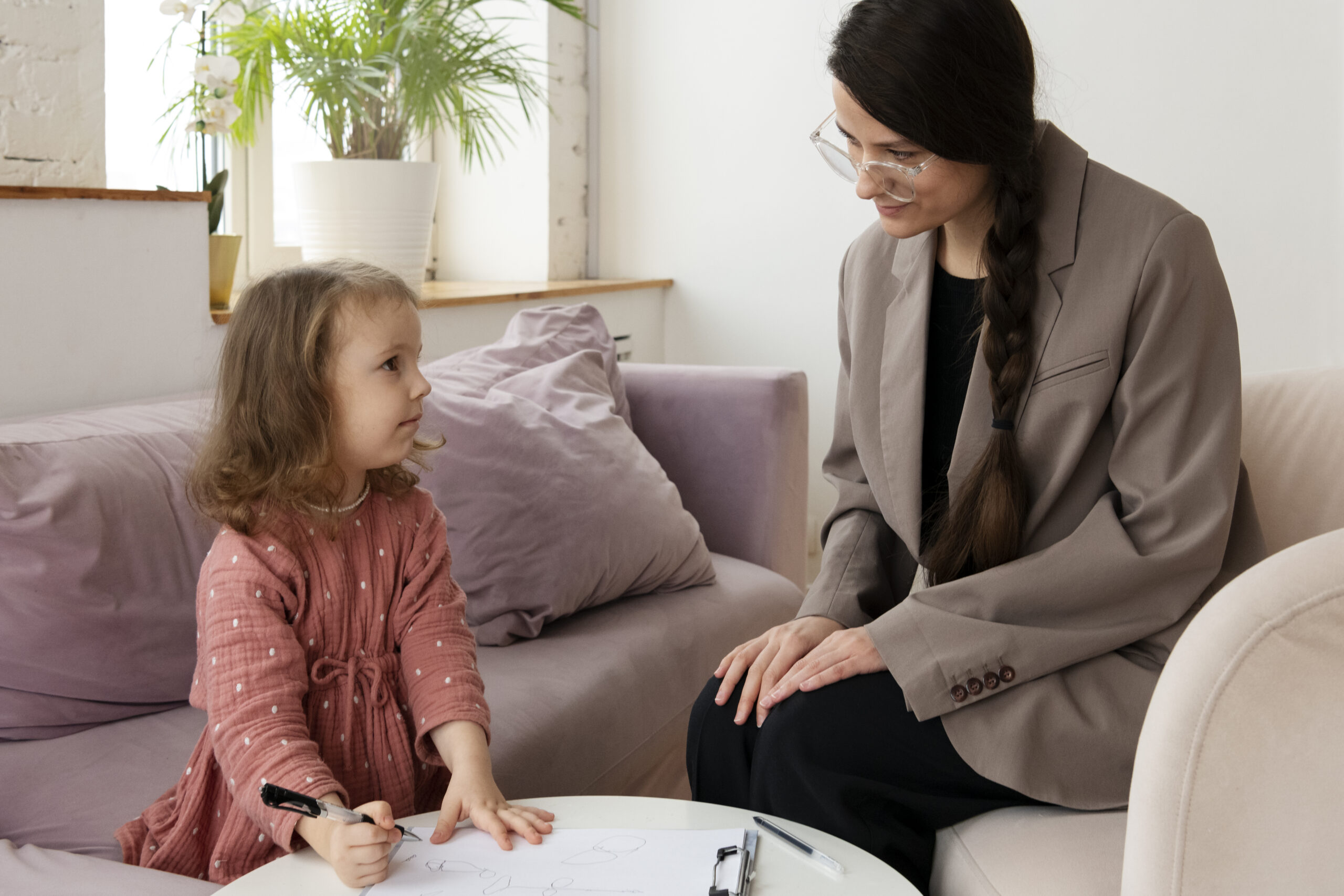 Dziecko u psychoterapeuty – kiedy warto sięgnąć po pomoc?