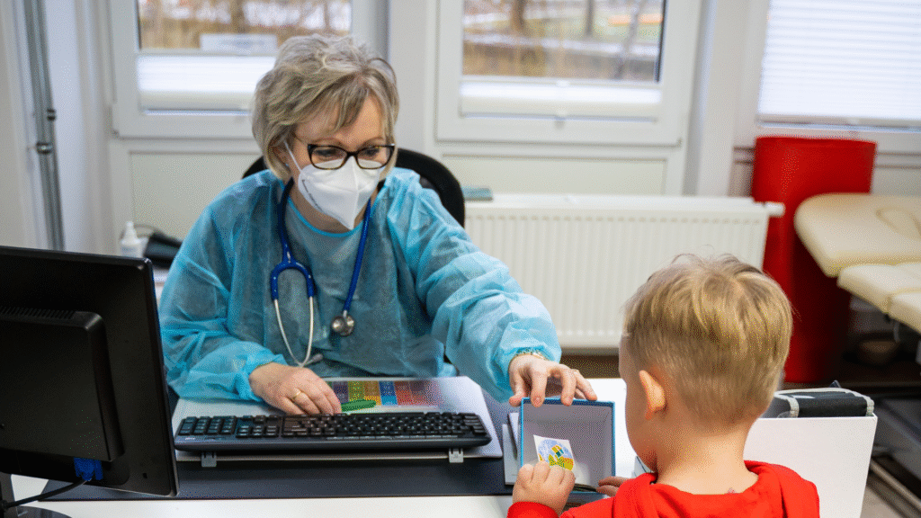 Pediatra w sobotę – teraz 100 zł  taniej! Dla naszych małych pacjentów POZ obniżamy cenę konsultacji pediatrycznych z 180 zł na 80 zł.